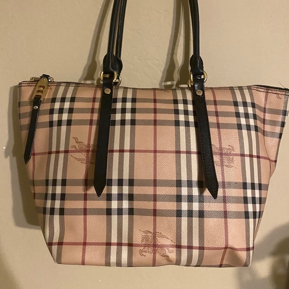 Burberry Handbags - Burberry Medium Tote GUC